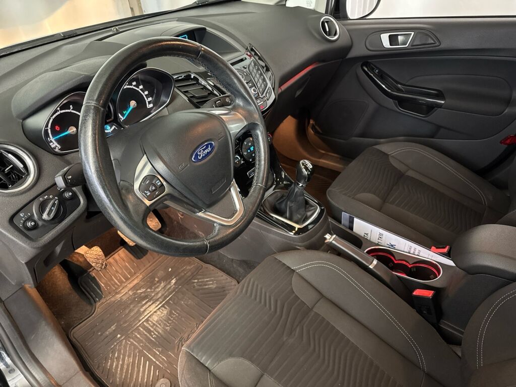 Ford Fiesta 2015 Musta