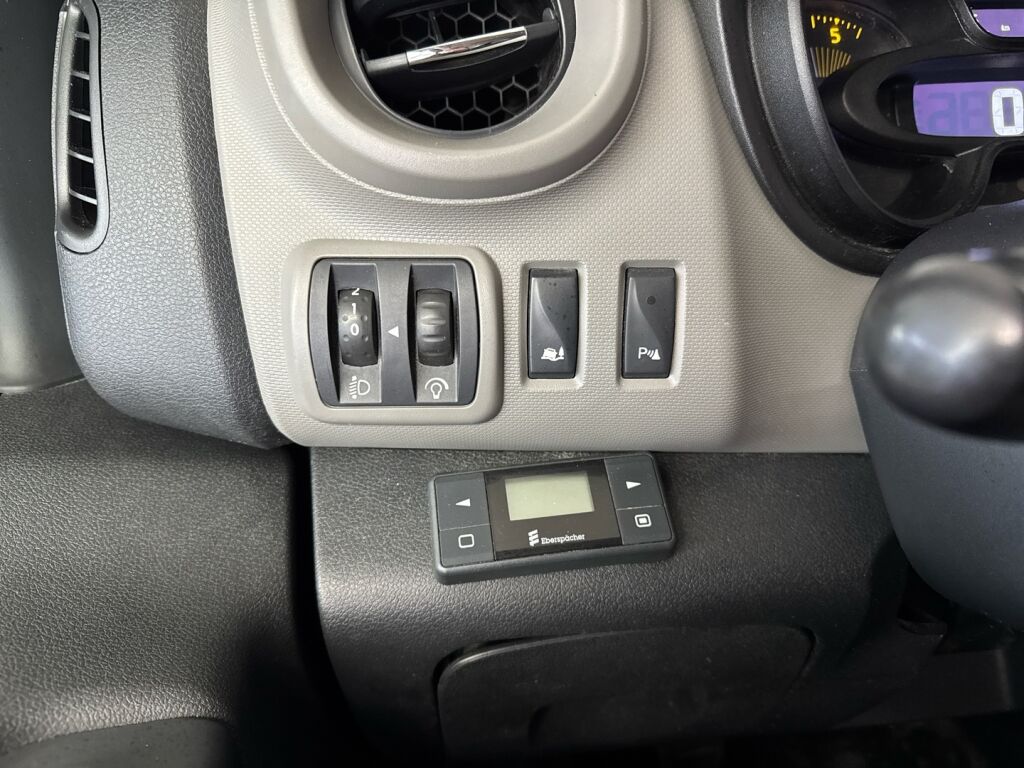 Renault Trafic 2015 Valkoinen