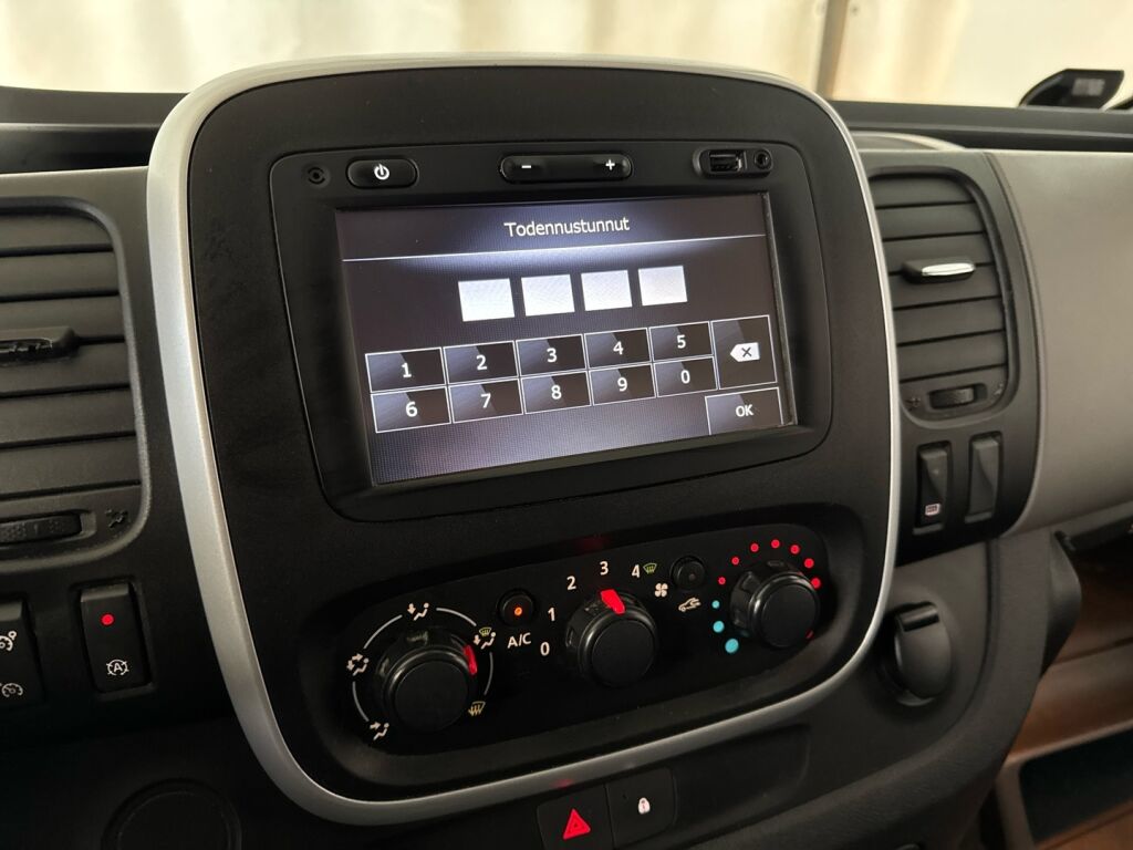 Renault Trafic 2015 Valkoinen