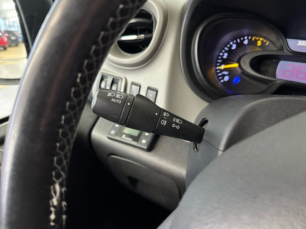 Renault Trafic 2015 Valkoinen