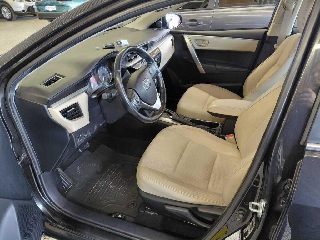 Toyota Corolla 2015 Musta