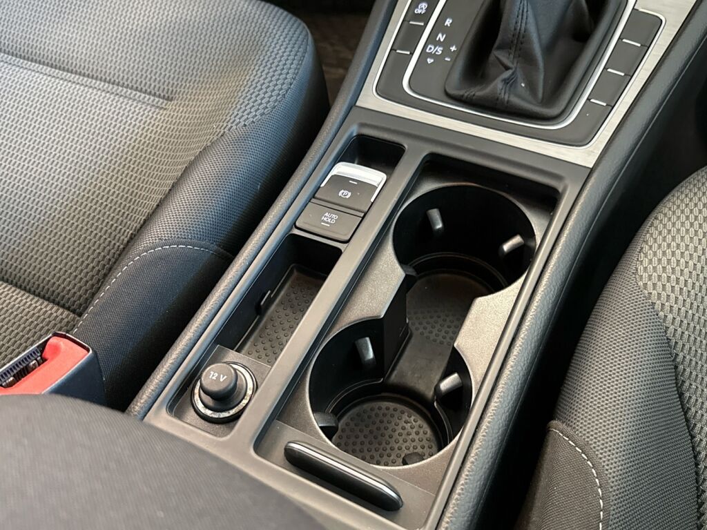 Volkswagen Golf 2015 Musta