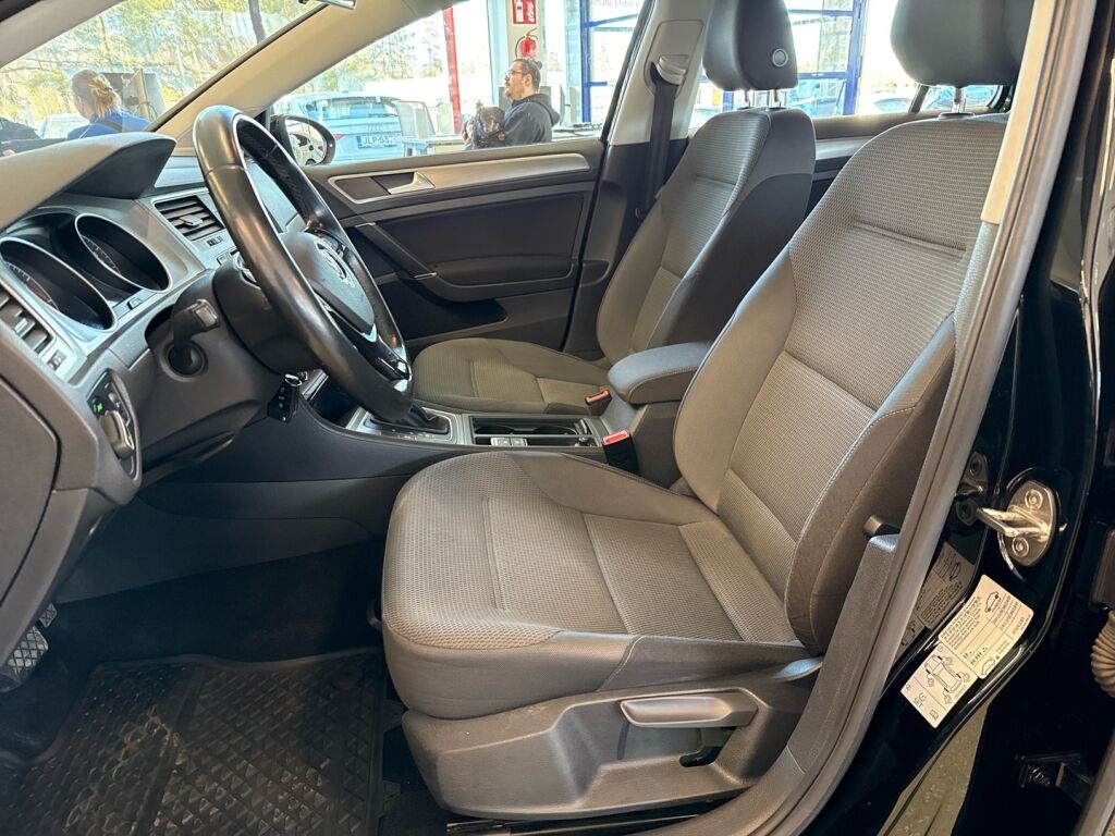 Volkswagen Golf 2015 Musta