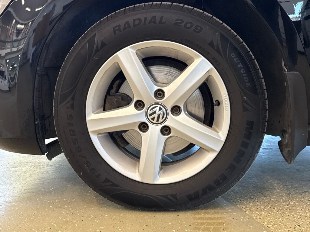 Volkswagen Golf 2015 Musta