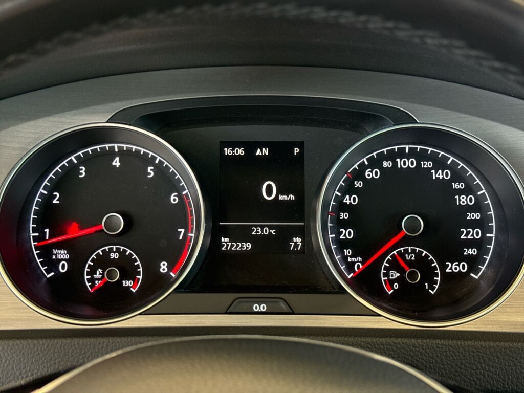 Volkswagen Golf 2015 Musta