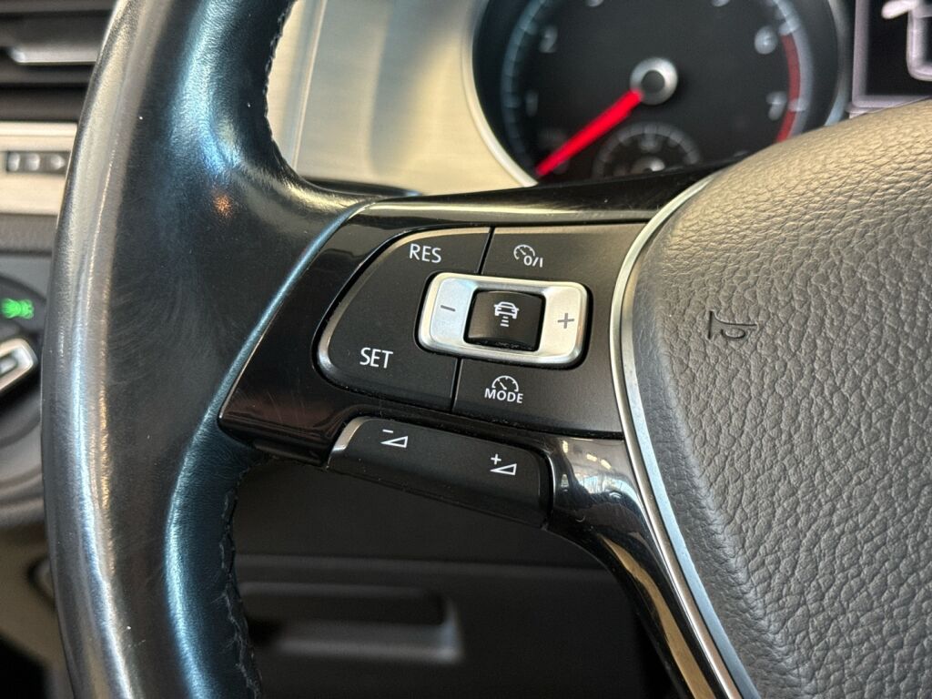 Volkswagen Golf 2015 Musta