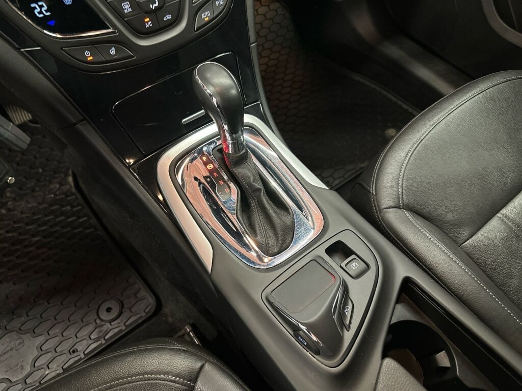 Opel Insignia 2015 Punainen