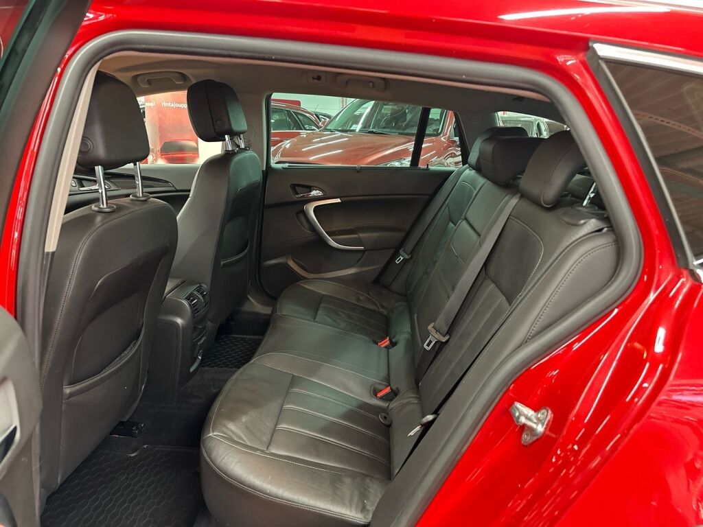 Opel Insignia 2015 Punainen