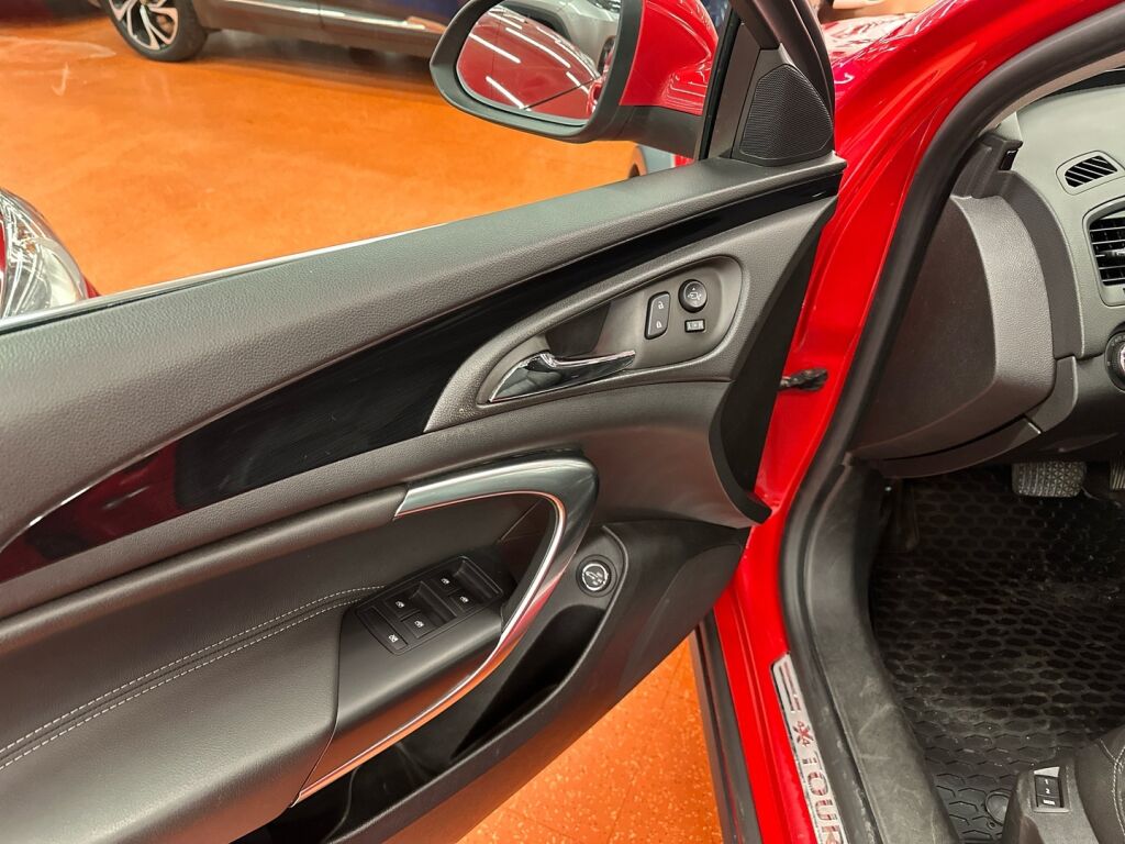 Opel Insignia 2015 Punainen