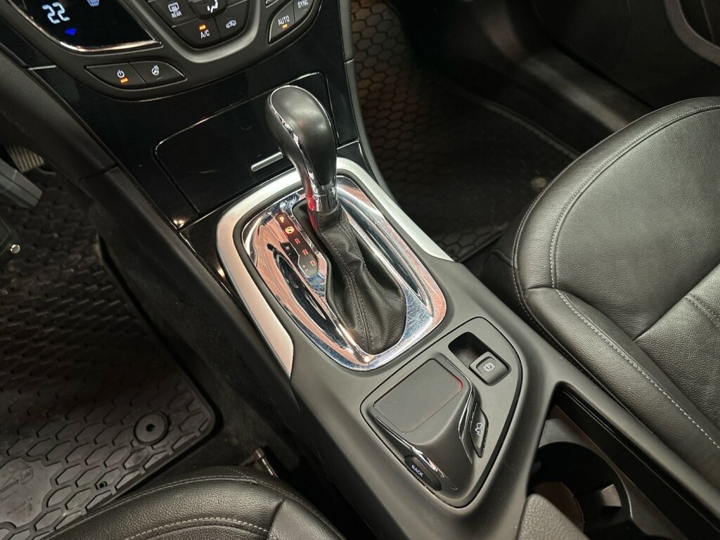 Opel Insignia 2015 Punainen
