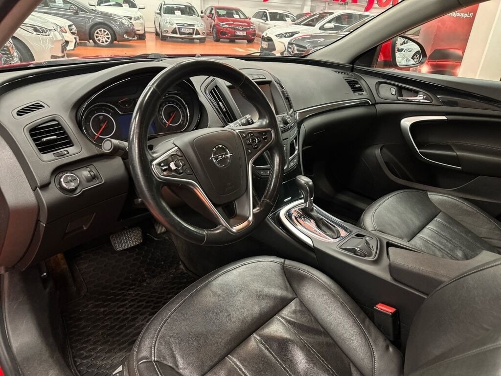 Opel Insignia 2015 Punainen