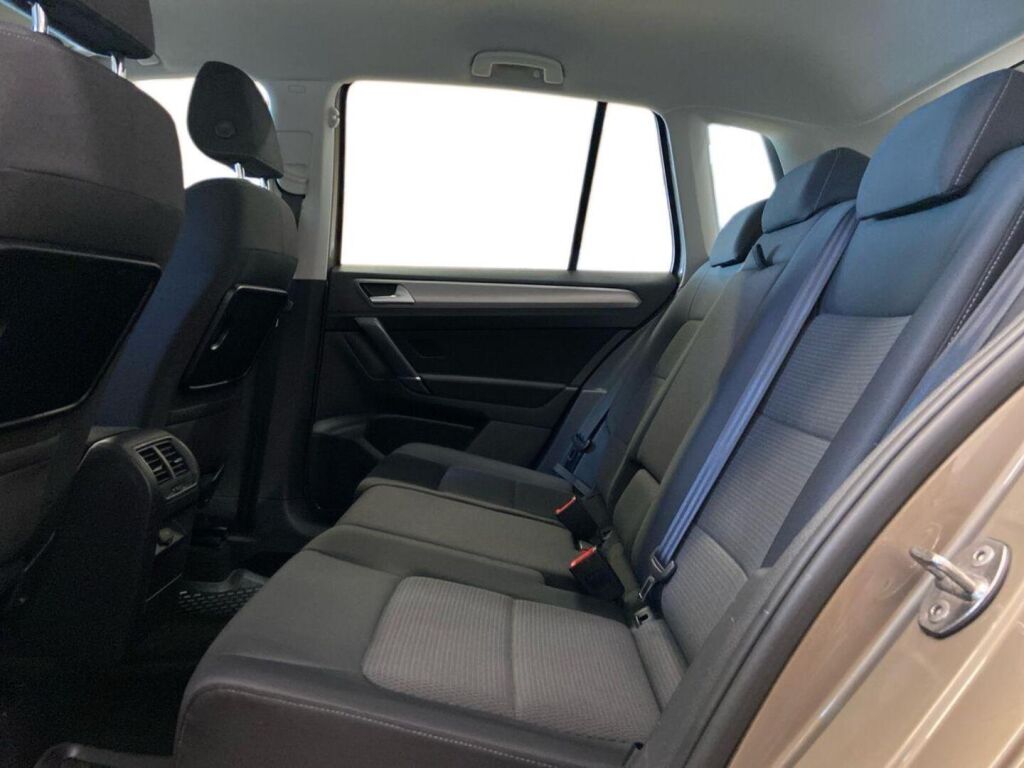Volkswagen Golf Sportsvan 2015 Ruskea (beige)