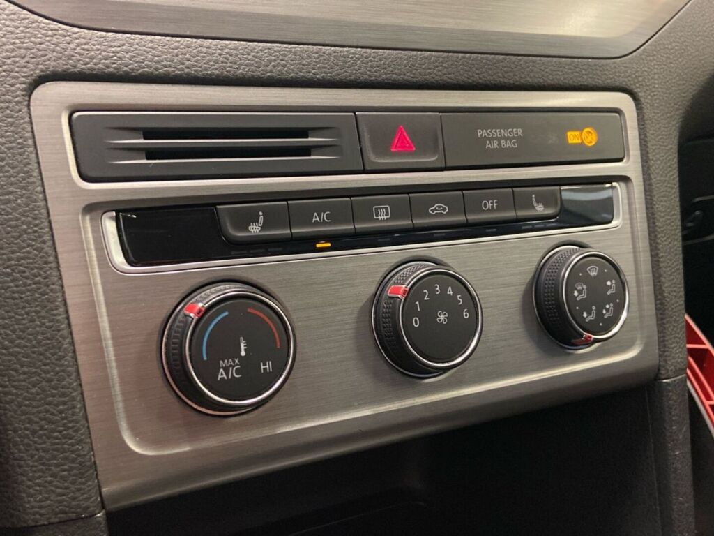 Volkswagen Golf Sportsvan 2015 Ruskea (beige)