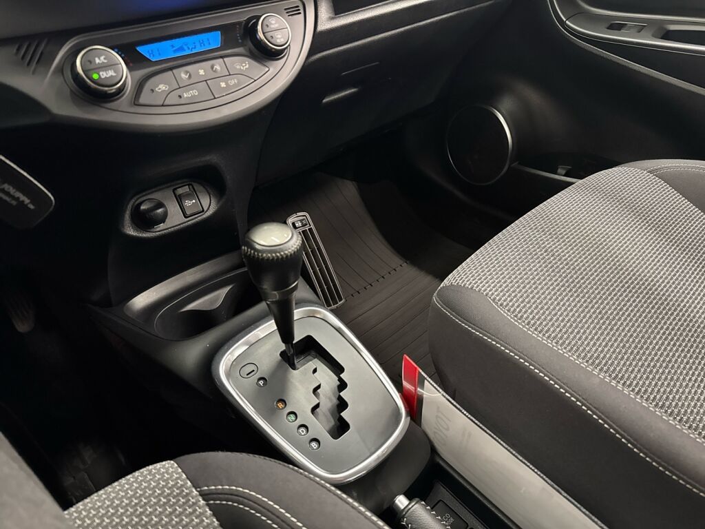 Toyota Yaris 2015 Valkoinen