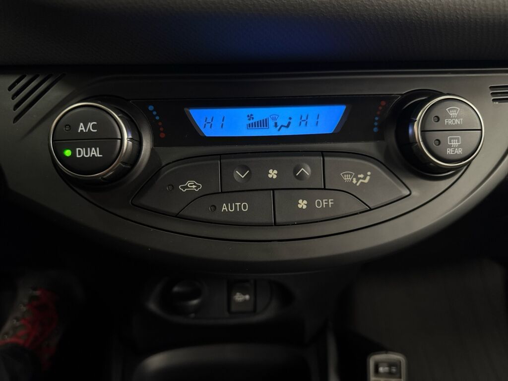 Toyota Yaris 2015 Valkoinen