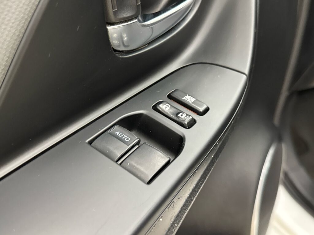 Toyota Yaris 2015 Valkoinen