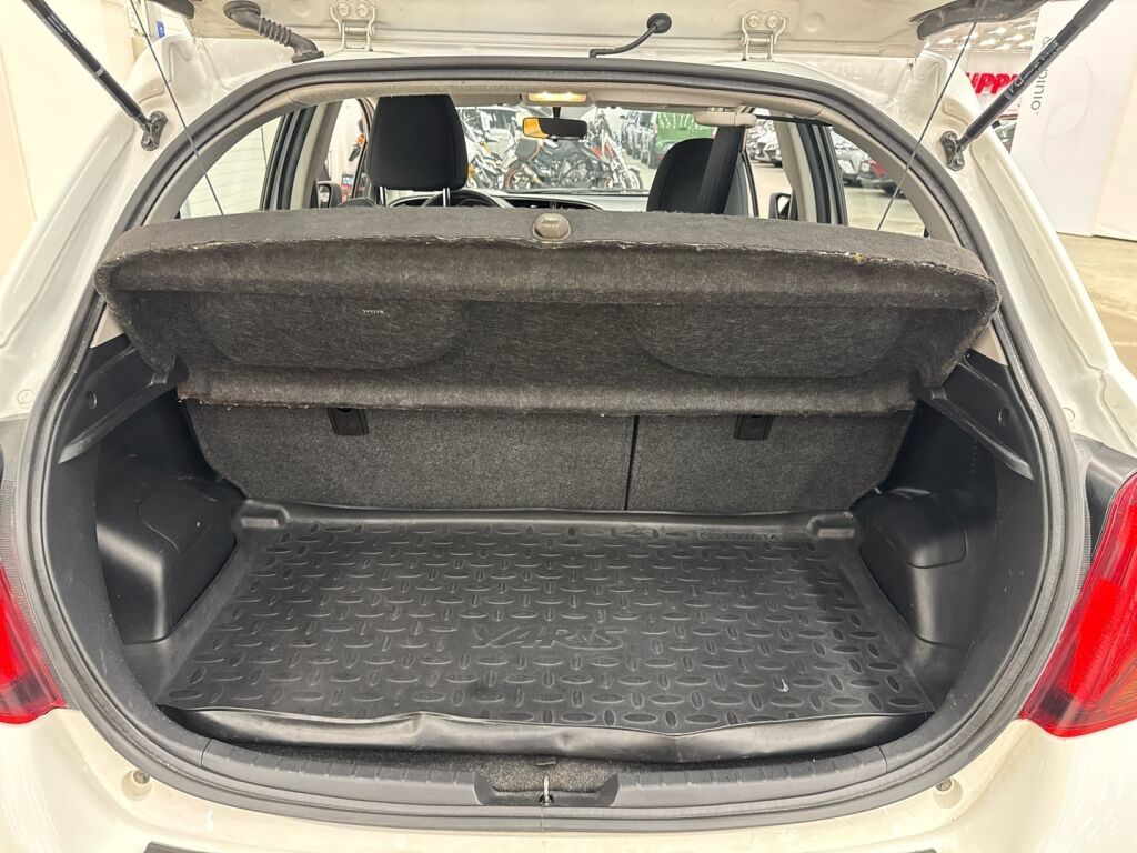 Toyota Yaris 2015 Valkoinen