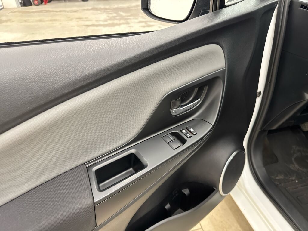 Toyota Yaris 2015 Valkoinen