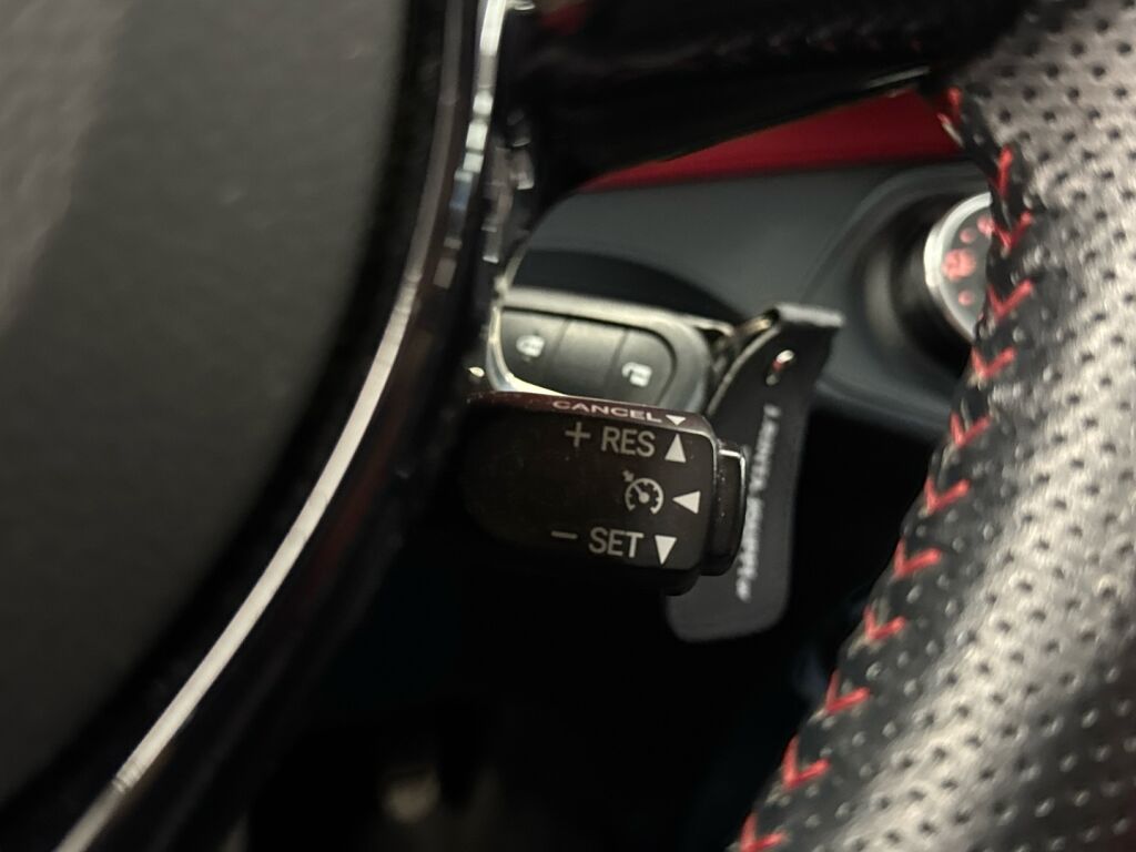 Toyota Yaris 2015 Punainen