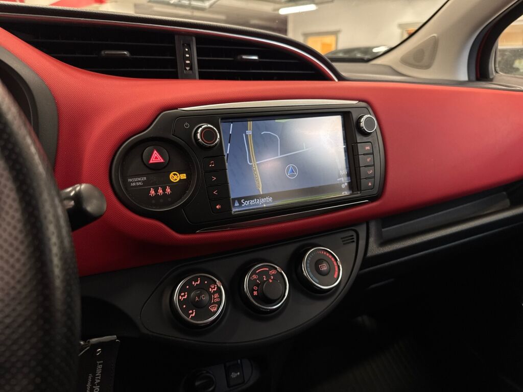 Toyota Yaris 2015 Punainen