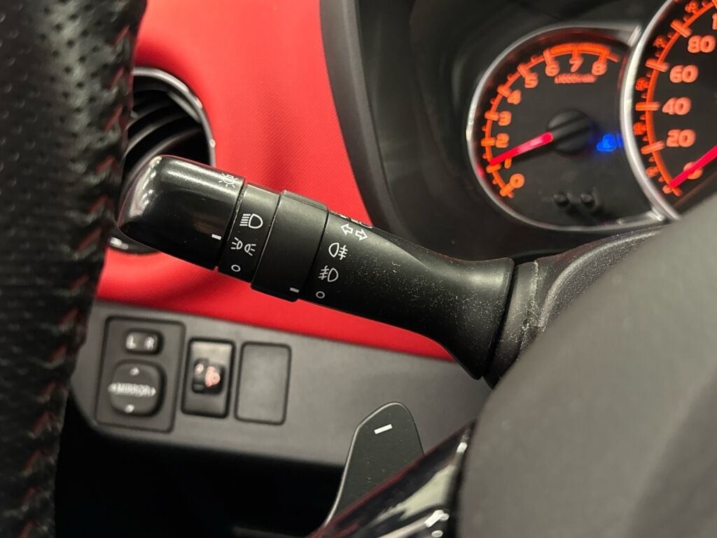 Toyota Yaris 2015 Punainen