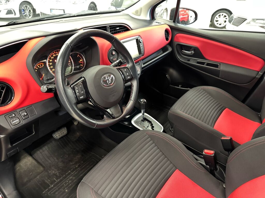 Toyota Yaris 2015 Punainen