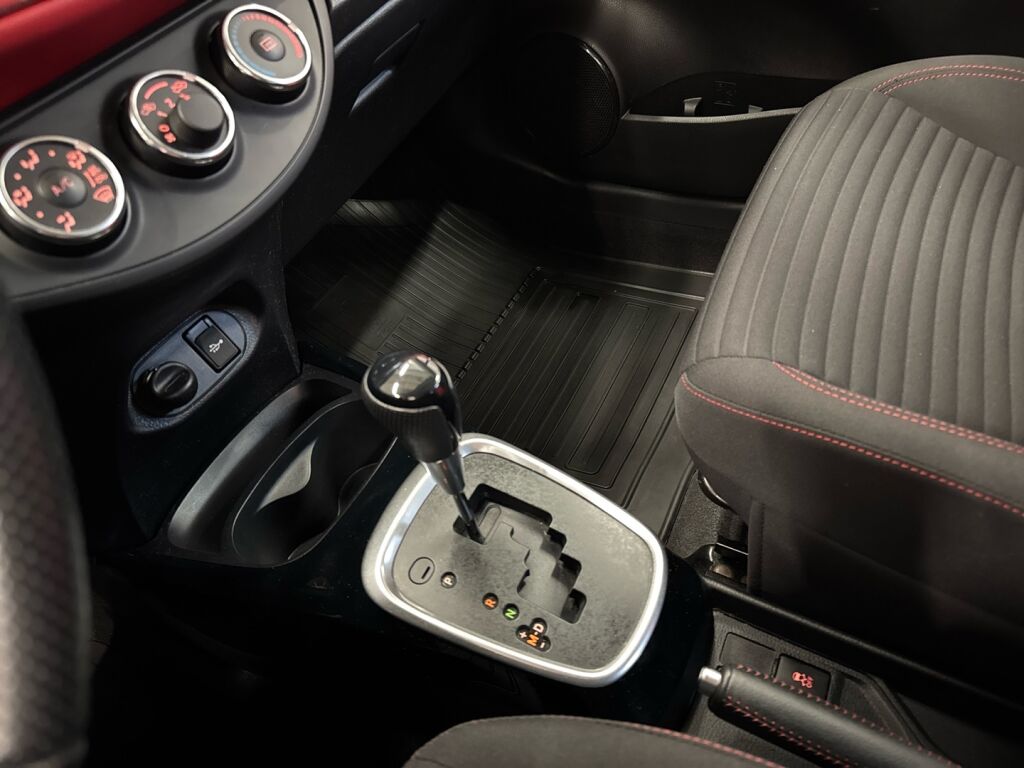 Toyota Yaris 2015 Punainen