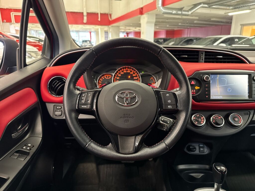 Toyota Yaris 2015 Punainen