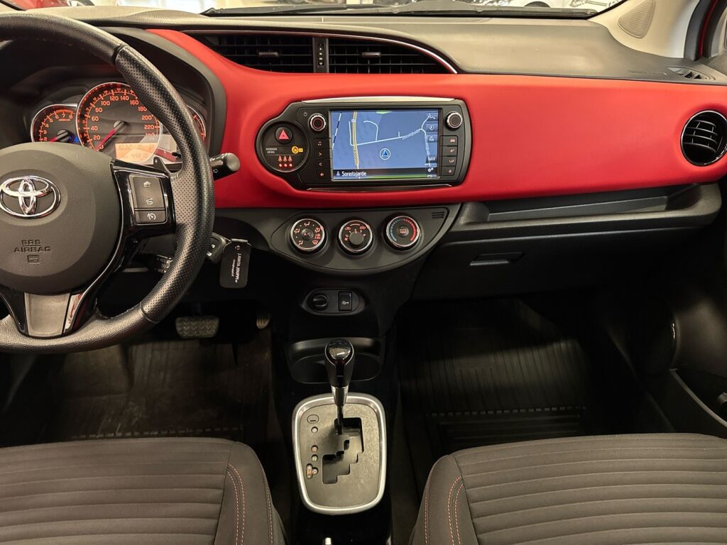 Toyota Yaris 2015 Punainen