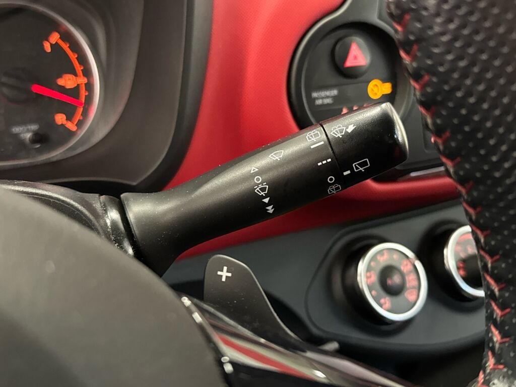 Toyota Yaris 2015 Punainen