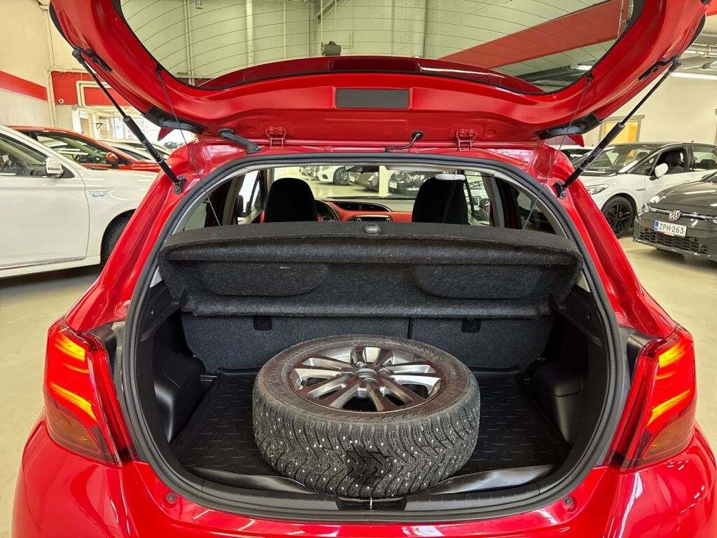 Toyota Yaris 2015 Punainen