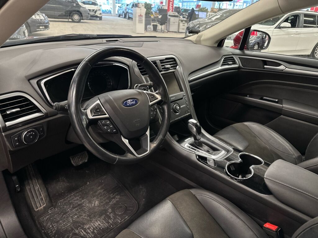 Ford Mondeo 2015 Punainen