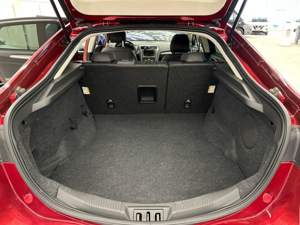 Ford Mondeo 2015 Punainen