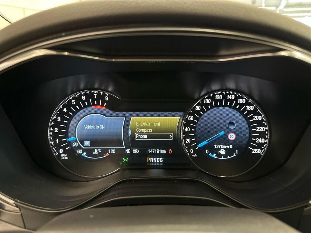 Ford Mondeo 2015 Punainen