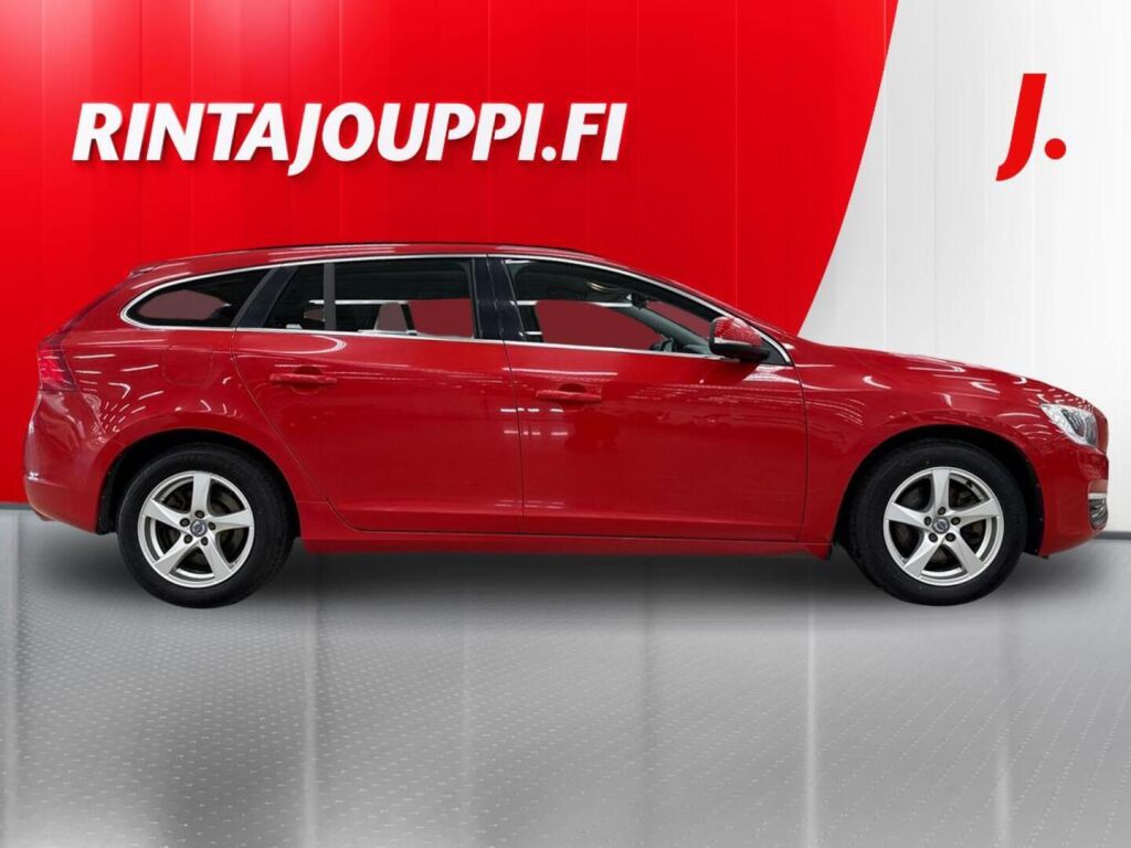 Volvo V60 2015 Punainen