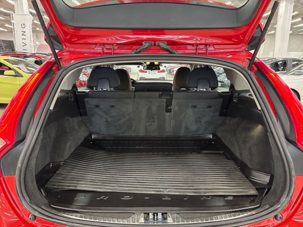 Volvo V60 2015 Punainen
