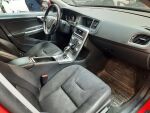 Volvo V60 2015 Punainen