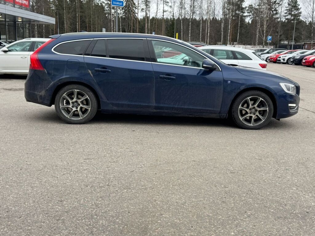 Volvo V60 2015 Sininen