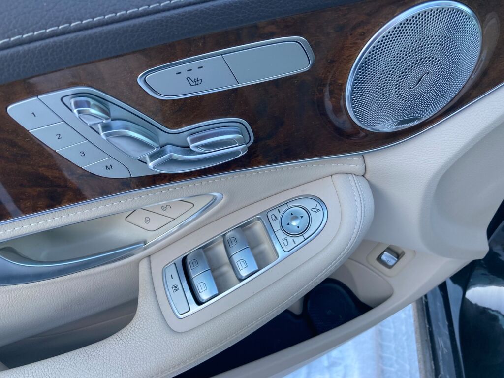 Mercedes-Benz C 2015 Musta