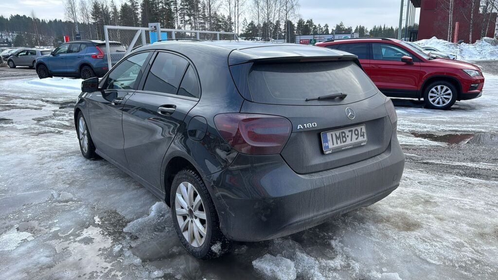 Mercedes-Benz A 2015 Musta