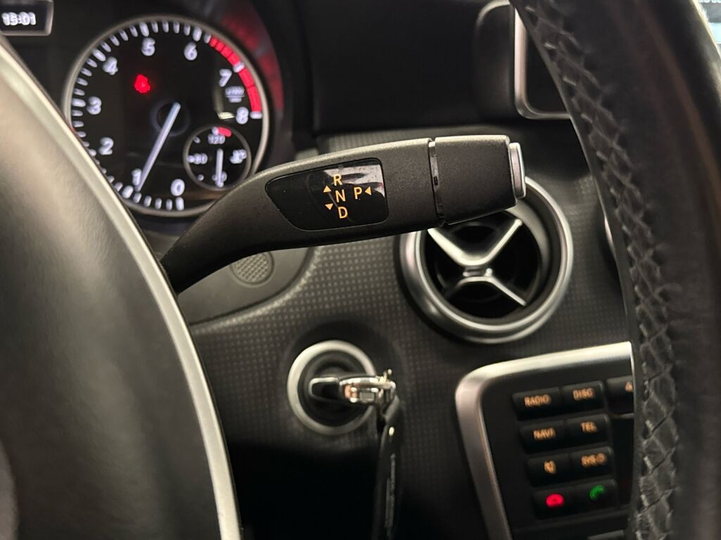 Mercedes-Benz A 2015 Musta