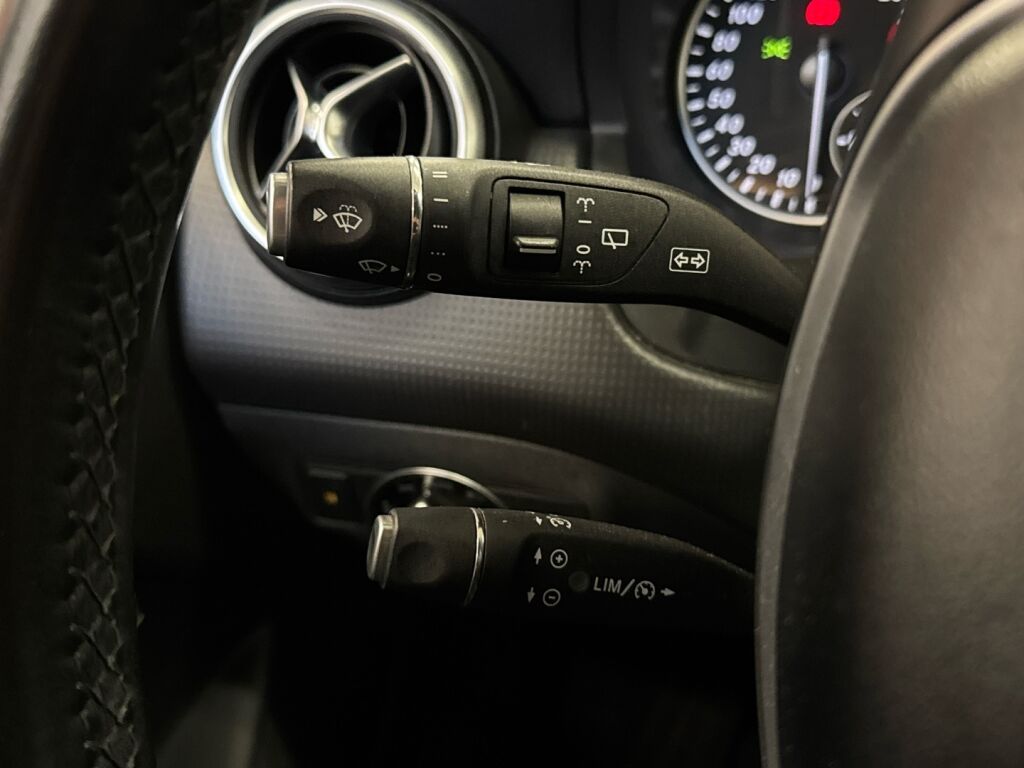 Mercedes-Benz A 2015 Musta