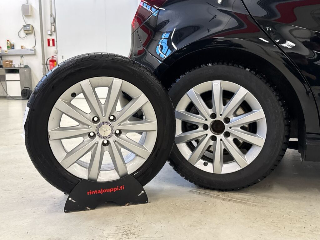 Mercedes-Benz A 2015 Musta