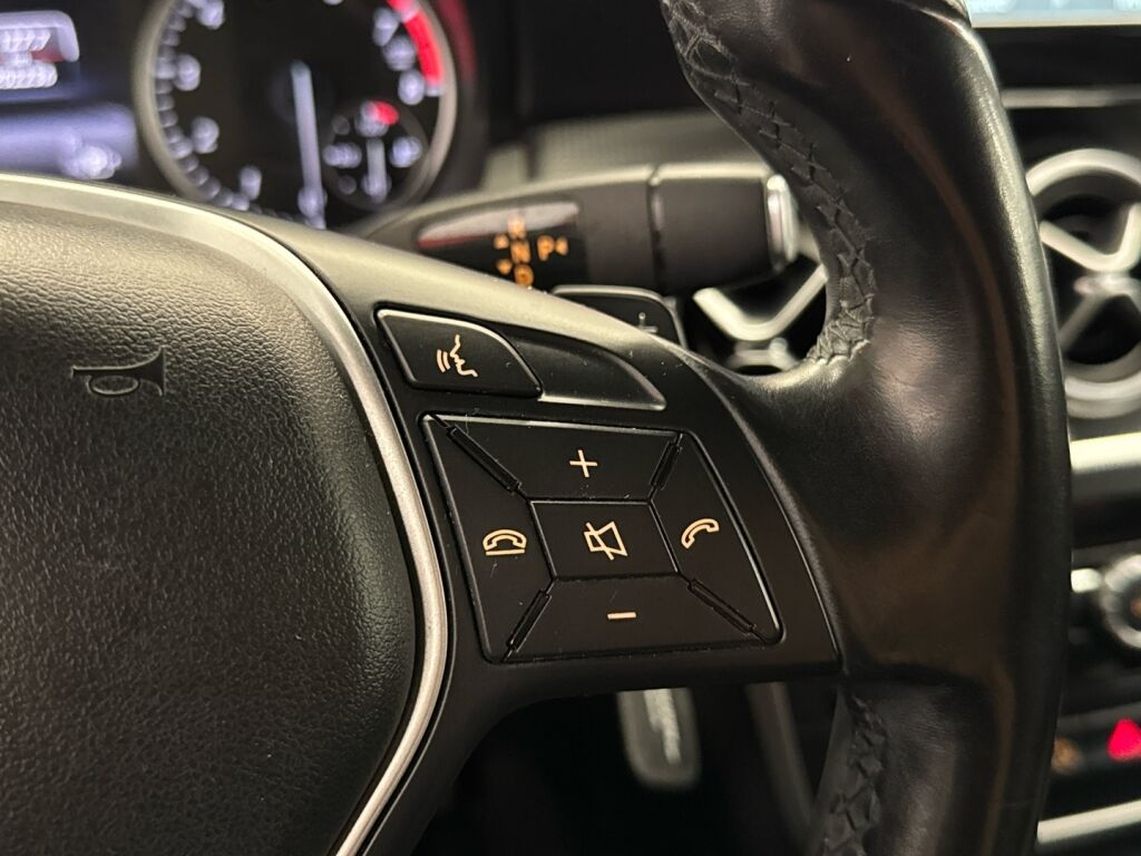 Mercedes-Benz A 2015 Musta