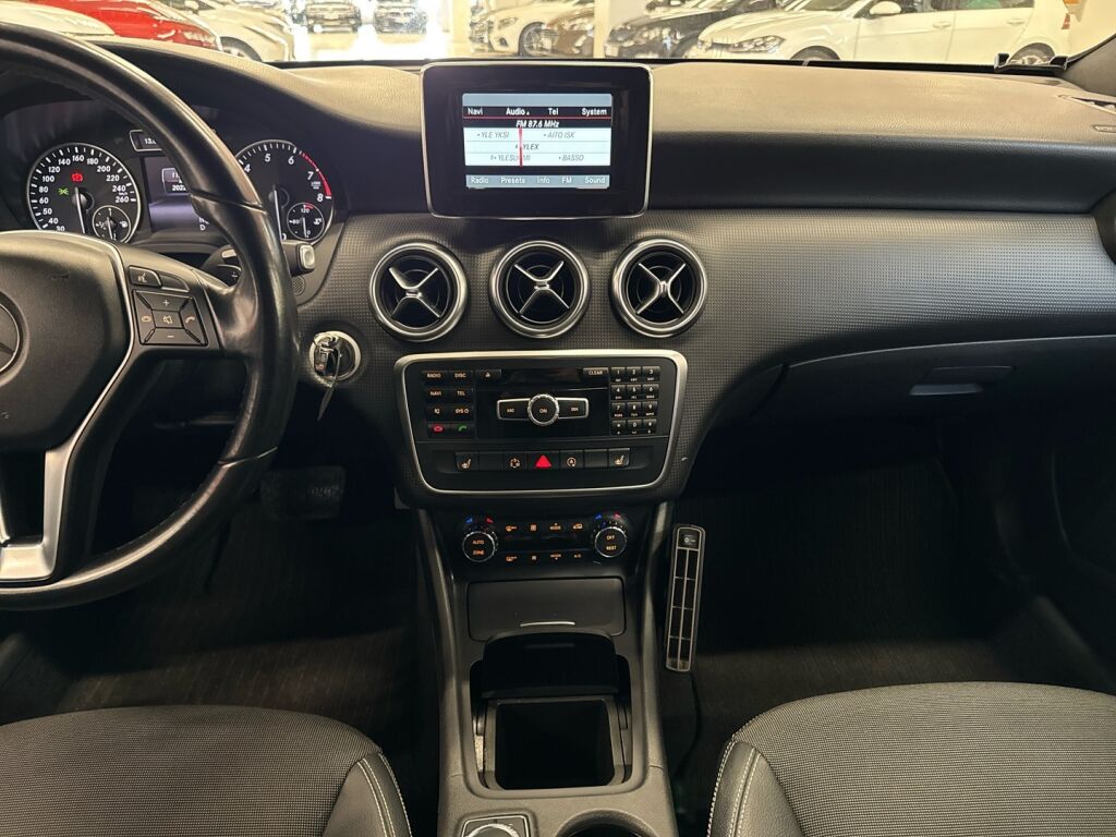 Mercedes-Benz A 2015 Musta