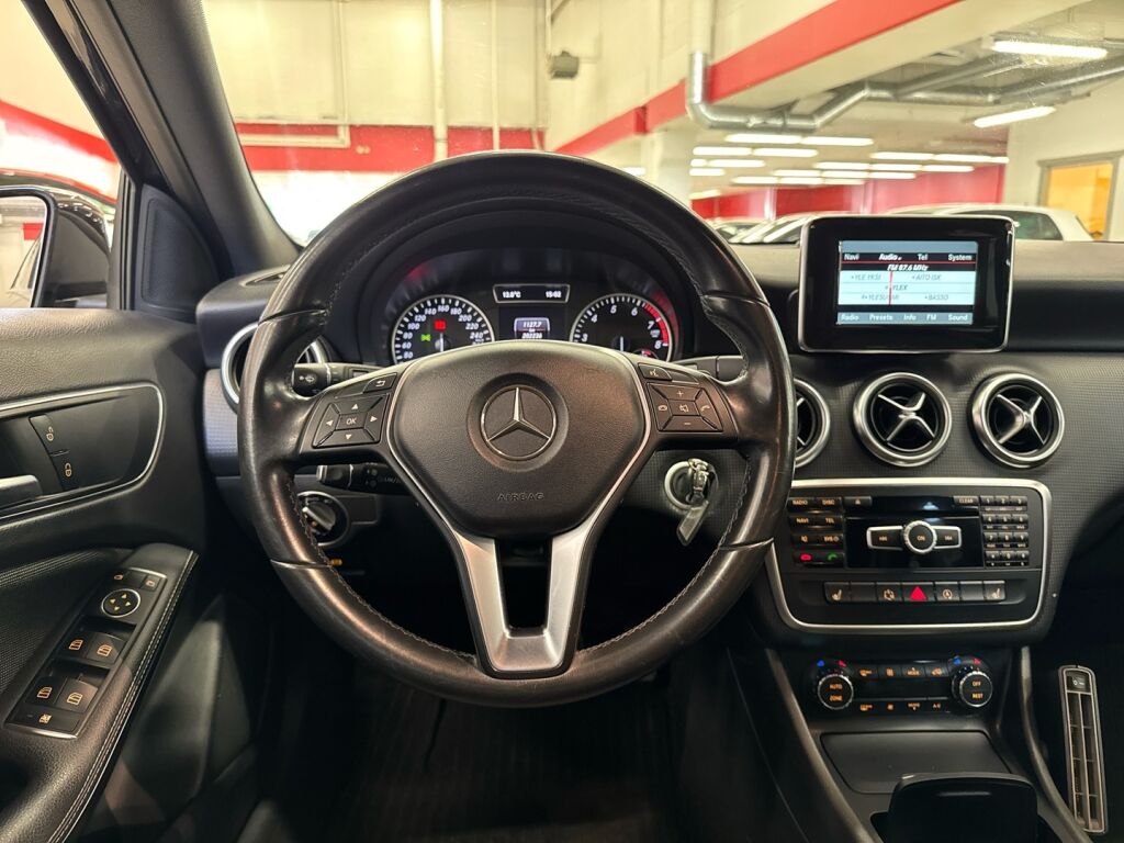 Mercedes-Benz A 2015 Musta