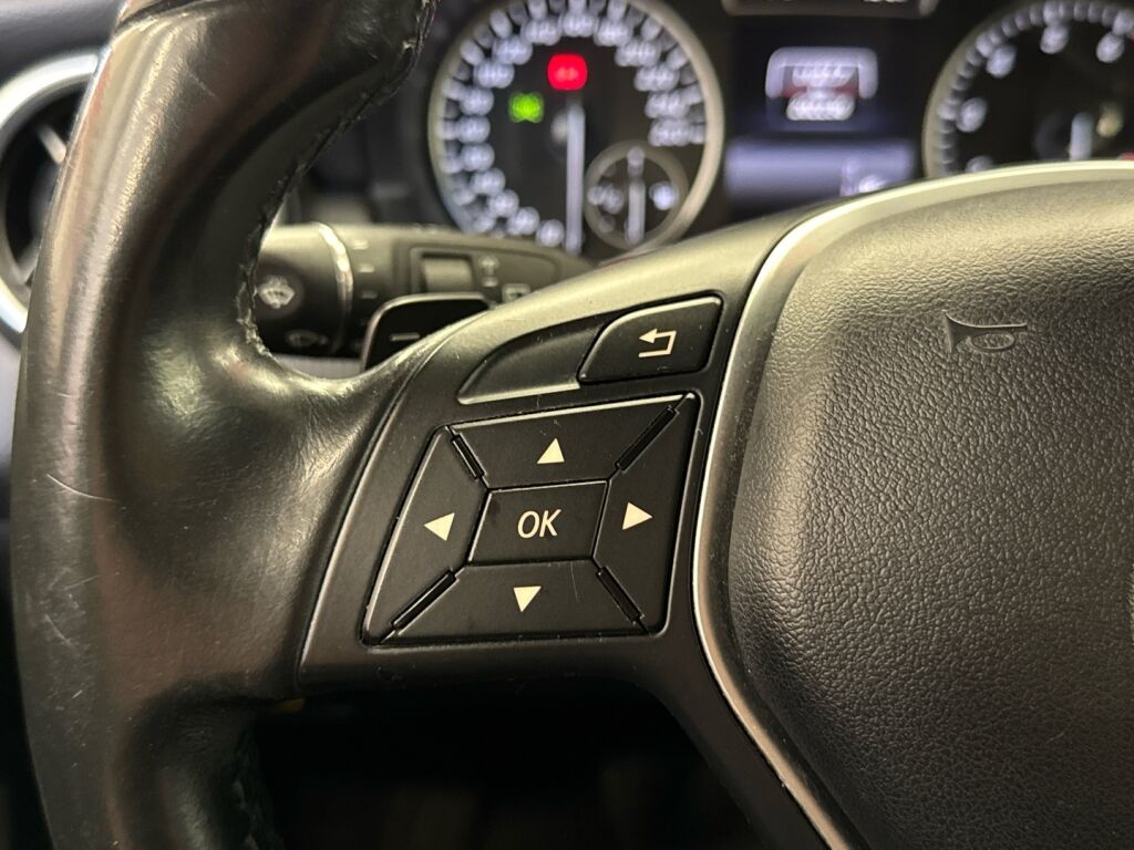 Mercedes-Benz A 2015 Musta