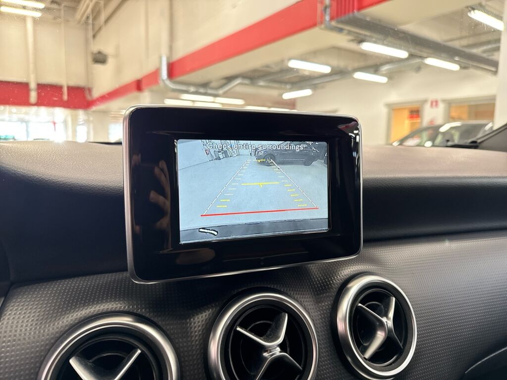 Mercedes-Benz A 2015 Musta