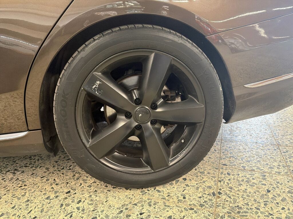 Mercedes-Benz C 2015 Ruskea (beige)