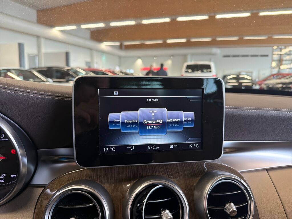 Mercedes-Benz C 2015 Ruskea (beige)